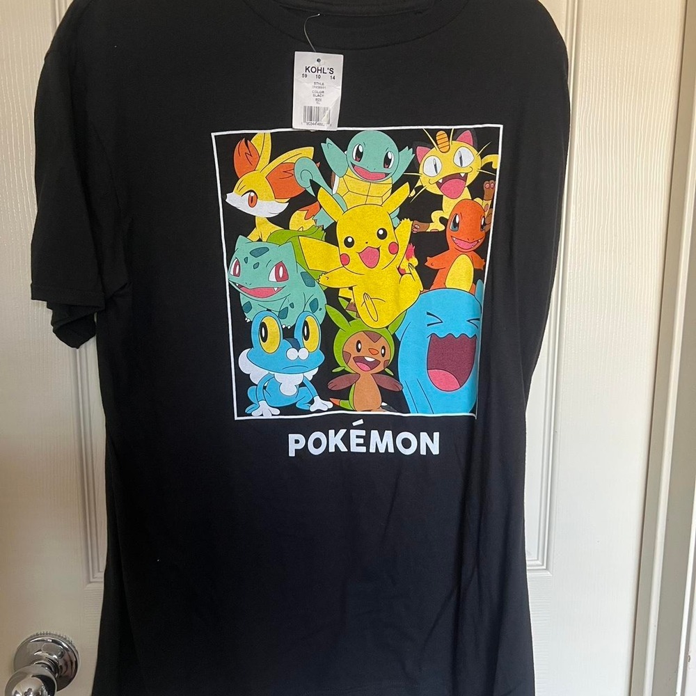 Pokemon black t-shirt  XL
